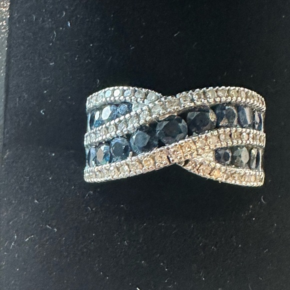 Stunning 10K White Gold Sapphire and Diamond Size 7 Cocktail Ring - Picture 1 of 5